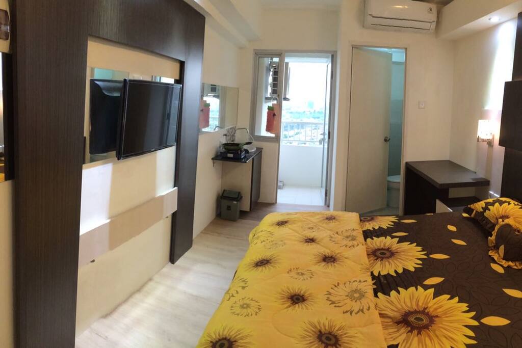 Door View
https://www.airbnb.com/manage-listing/17816559/photos