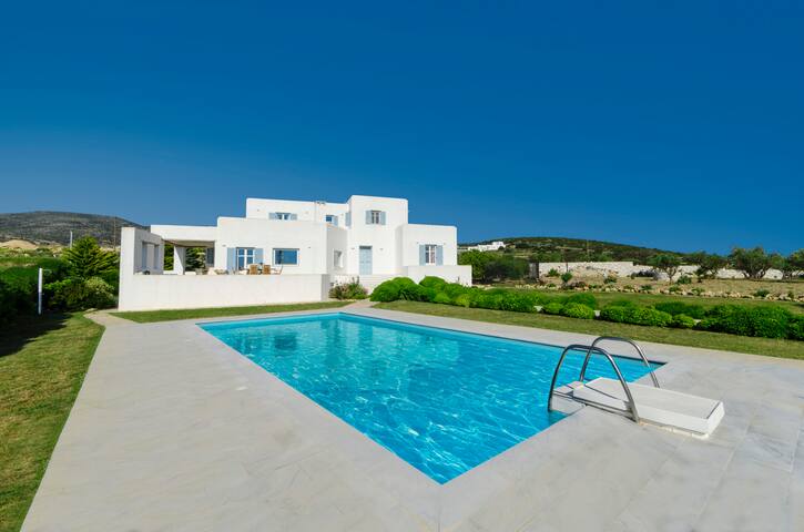 Villa Daria Luxury Villa in Paros gallery image 2