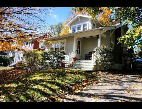Cornell Adjacent Vintage Home - walk everywhere!