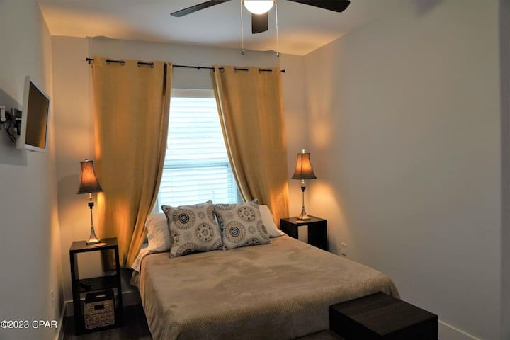 ორსაწოლიანი საწოლი ჩვენს „მერილინ მონროს“ ნომერში