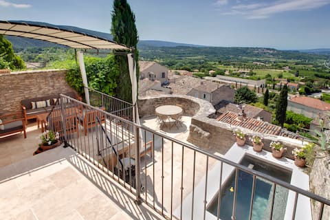 Bonnieux village home: Terrace, OMG View & Pool