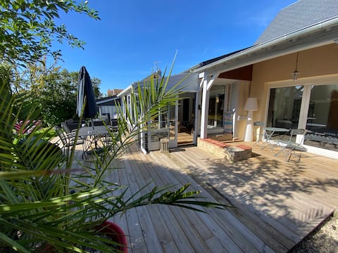 700 m from the beach, L'écho des Pins 15p