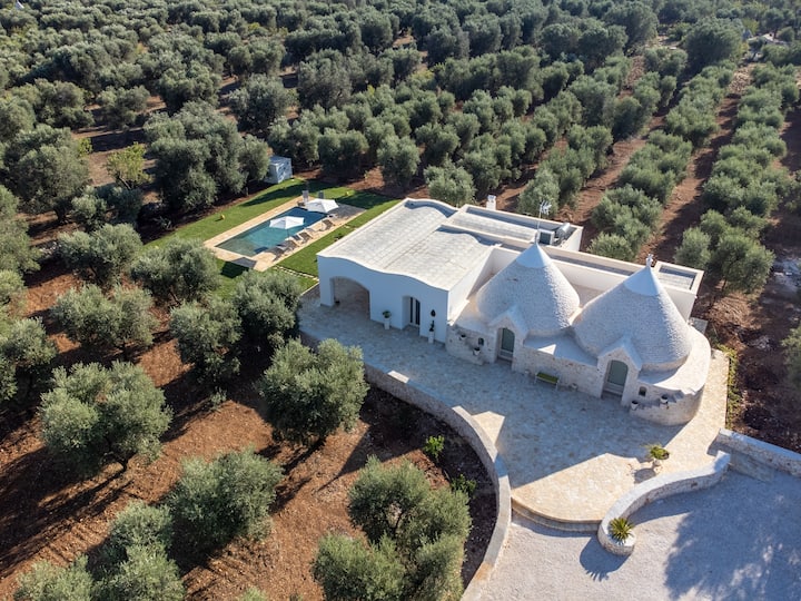 Trullo with a porch