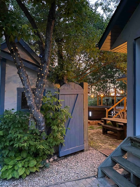 The Nook private cabin w/ loft, hot tub, bunkhouse