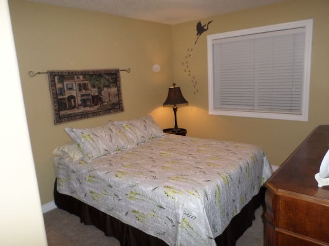 Comfortable and 20 minutes from the airport.
