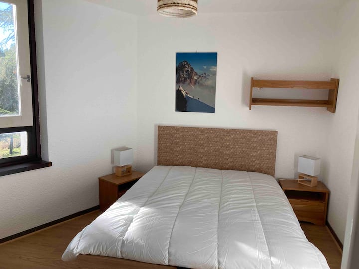 Bedroom with Double bed 140x190 - safe bed with storage space 