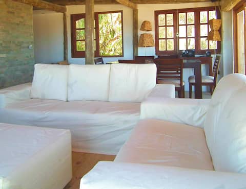Airbnb con mejor rendimiento: Cozy wooden house with view to the sea en San Carlos