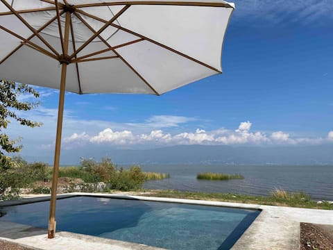 Beautiful house in Chapala with a pool
