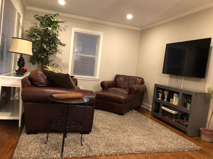 Comfortable & Charming Prairie Village Cottage - Kansas City, MO