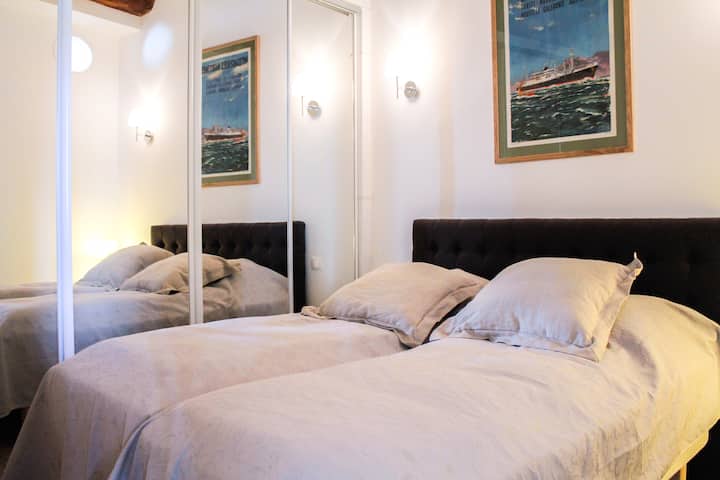 غرفة النوم الأولى