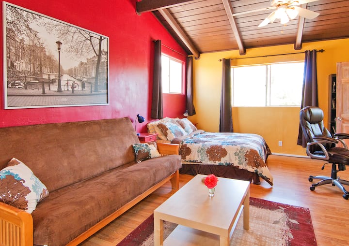 Garden Views 1 mi to Beach. Guest suites for Rent in Carlsbad