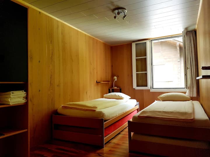 Bedroom 2 single beds