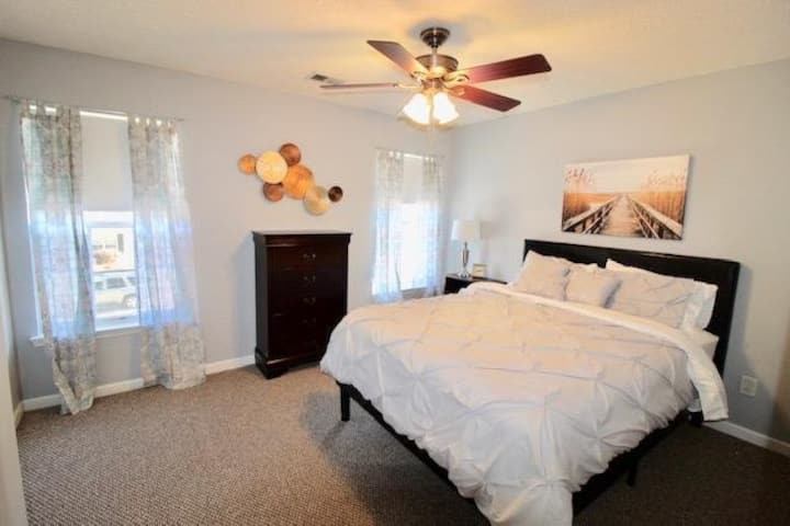 Spálňa 2 - posteľ z pamäťovej peny veľkosti Queen
