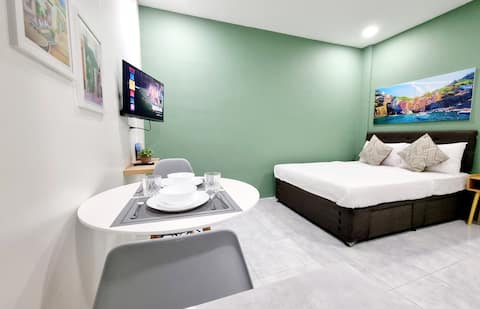 Cozy Italy Inspired w/ Wi-Fi, Netflix & Parking