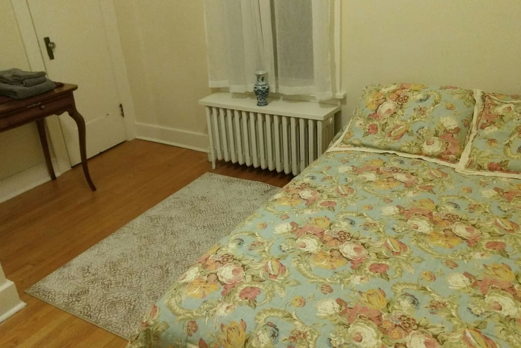 Queen bed in guest room