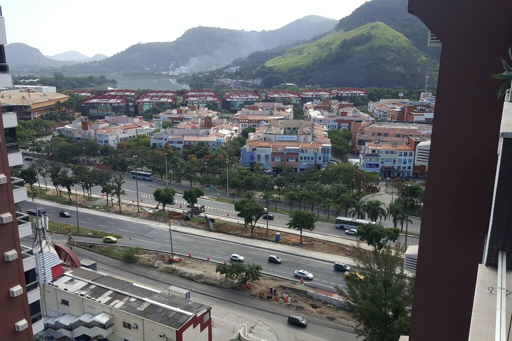 view of the Américas Avenue and Jacarepaguá Lagoon