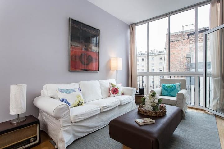 Quiet & bright in Eixample close P. de Gracia av.