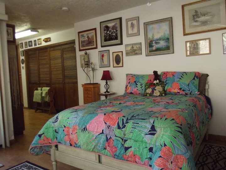 グランドスイートの2つ目のベッドルームにダブルベッド