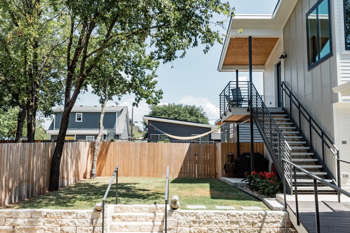 Charming Chestnut Carriage House in East Austin