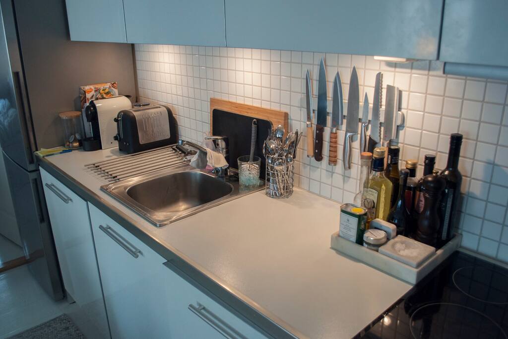 Nespresso machine, toaster etc.