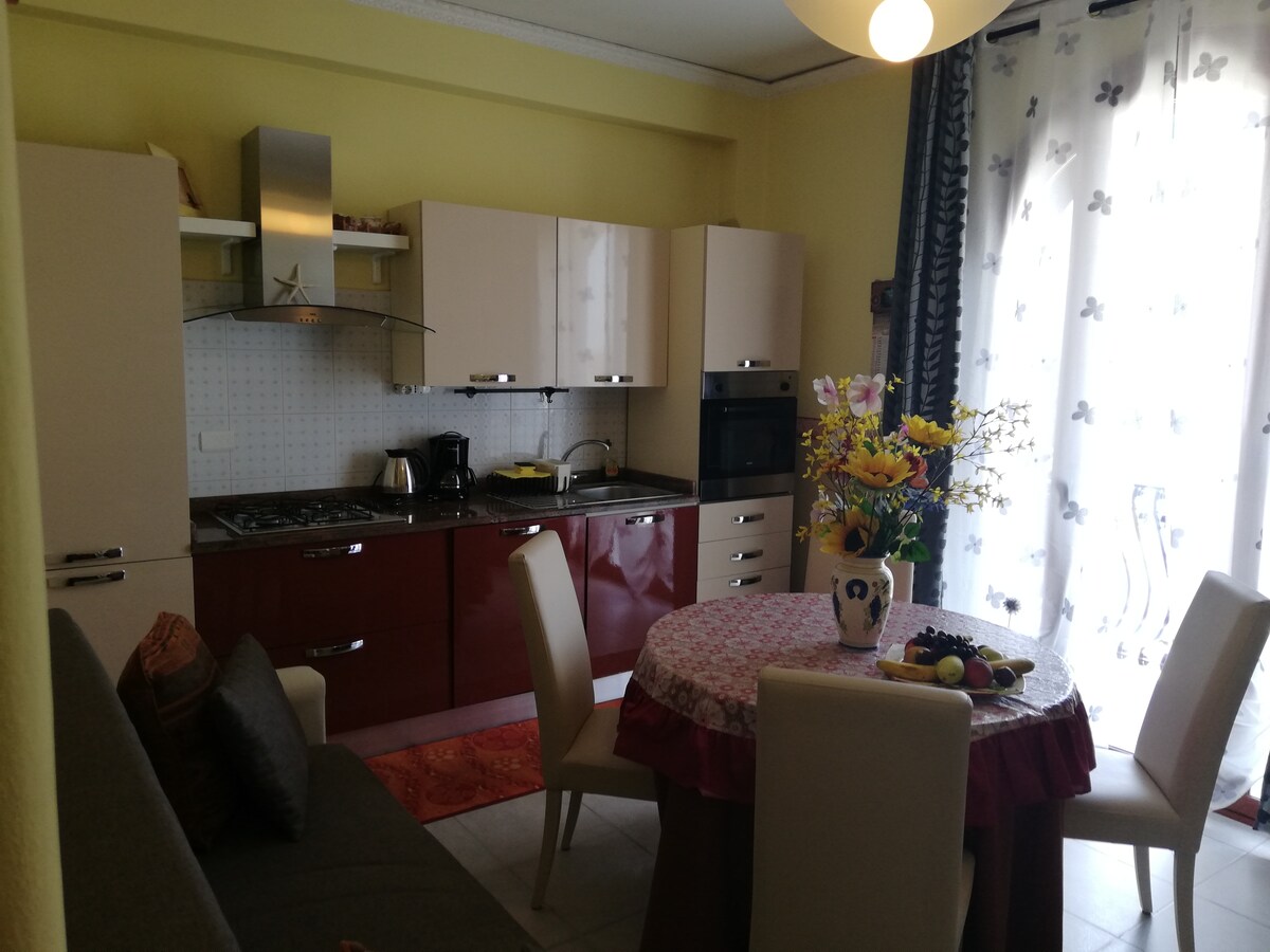 Top Airbnb: MEGAS APPARTAMENTINAXOS FRONT SEA in Giardini Naxos