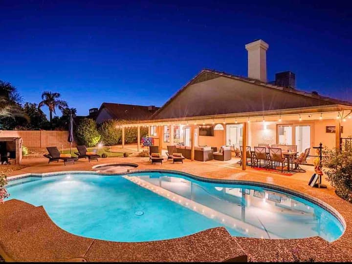 Luxury Scottsdale Retreat! Pool | Mini Golf - Phoenix, AZ