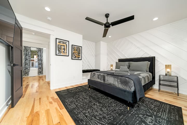 City Hideaway with Stunning Rooftop Escape #2