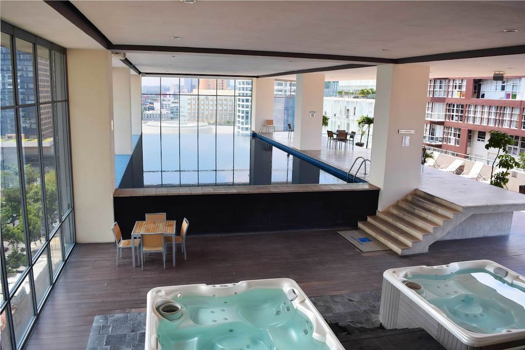 Alberca y Jacuzzi