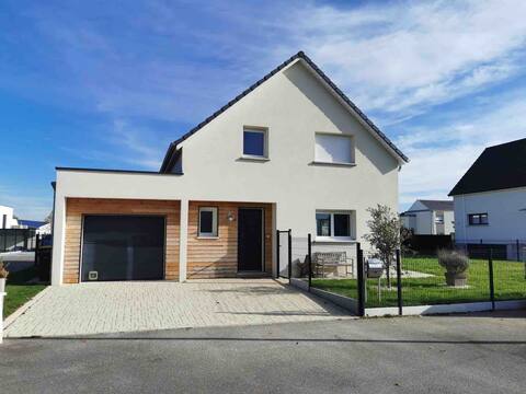 Nice new house near 3 borders