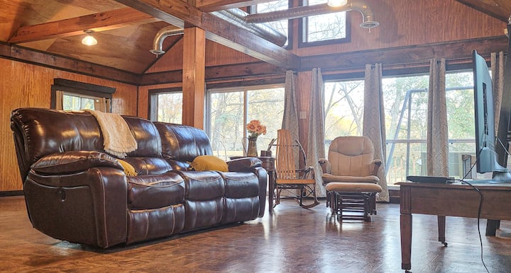 Summer Getaway • Waterfront Cahaba River Cabin - Alabama