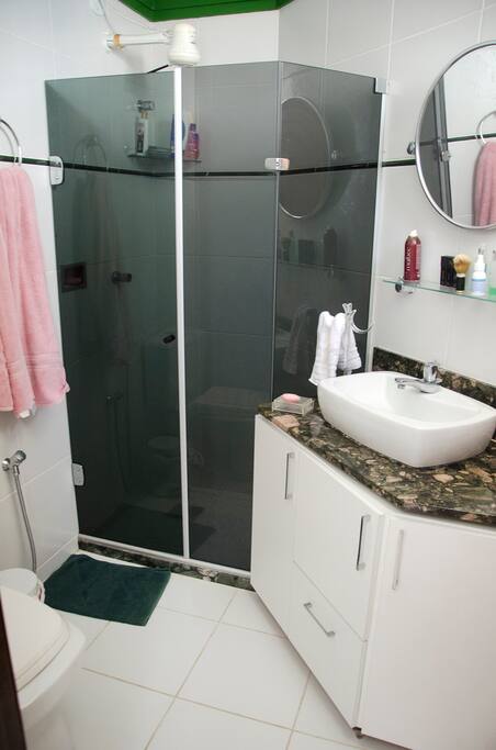 Banheiro Suíte (Bathroom)