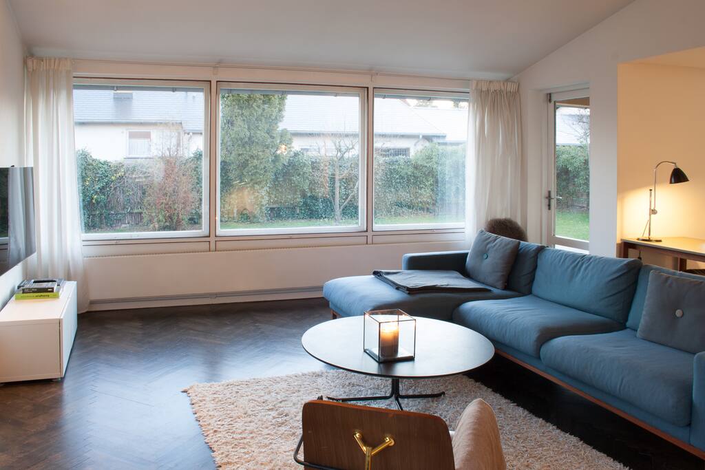 The living room has direct access to the terrace and garden.