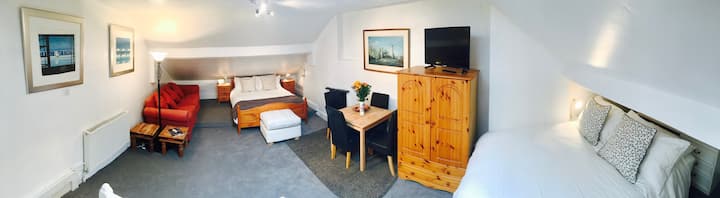 Charming Loft Apt Sleeps 5 Close to Warwick Castle