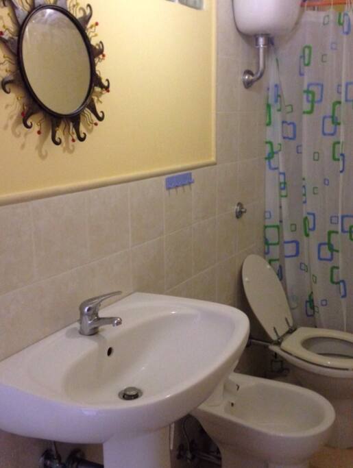 Bagno co ampia doccia