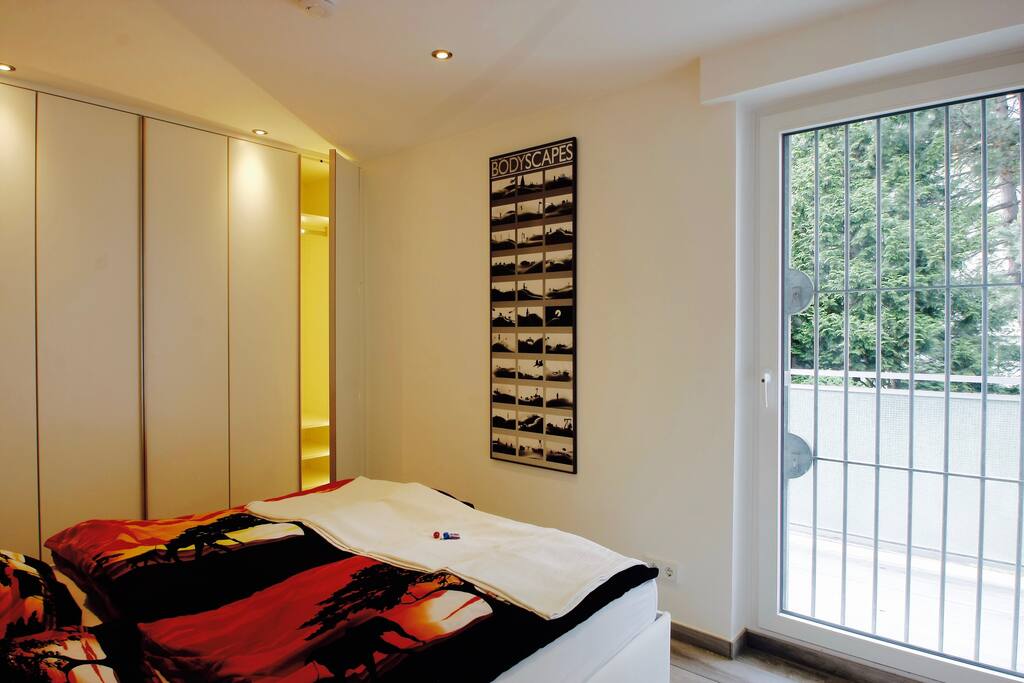 Schlafzimmer mit LED TV