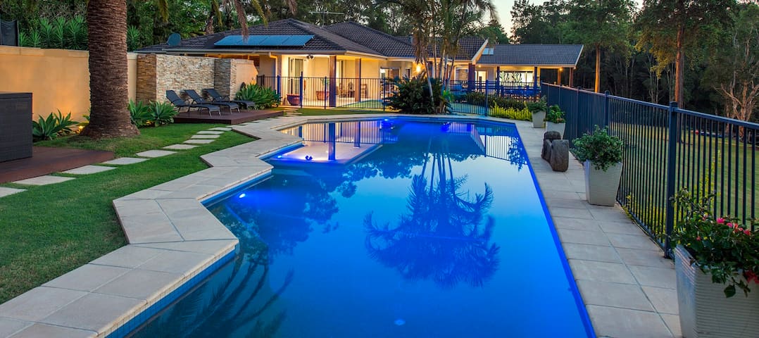 Emerald Beach Lake Front Estate. 20mt pool. Spa.