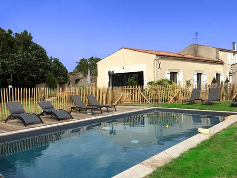 Renovated old house 280m²  15mn from La Rochelle