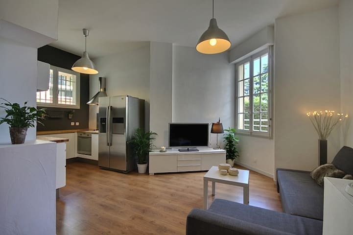 beautiful apartment near the beach