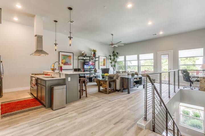 LUXURY 2000 SF TOWNHOME IN TRENDY S MAIN DISTRICT gallery image 4