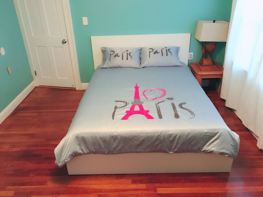 There are different colors of the sheets