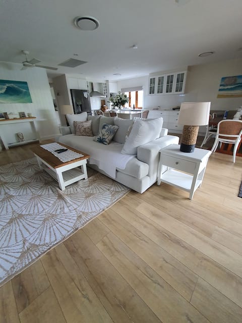 Top Airbnb: Beachhouse at Palmy in Palm Beach