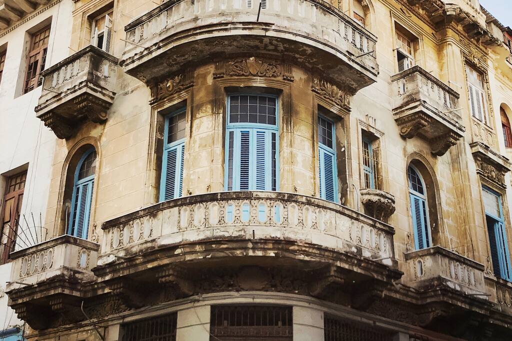 Three ample balconies to enjoy views of all the neighborhood has to offer.