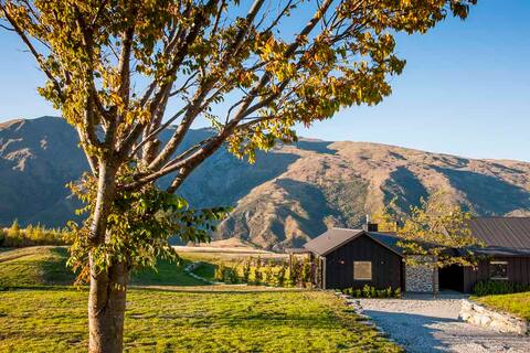 Wow mountain views above the wineries of Gibbston.