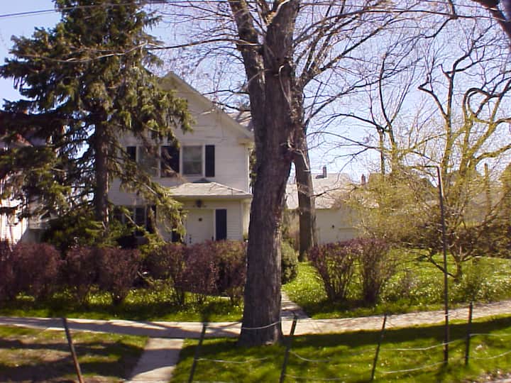 2 Story, 3 Bedroom House Near Ur