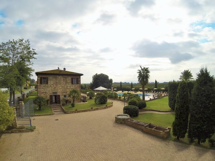 Ingresso podere e parcheggio