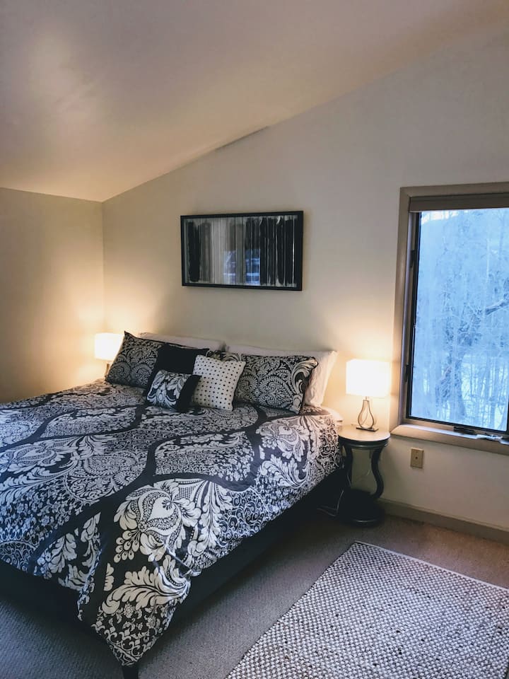 hlavná spálňa s manželskou posteľ