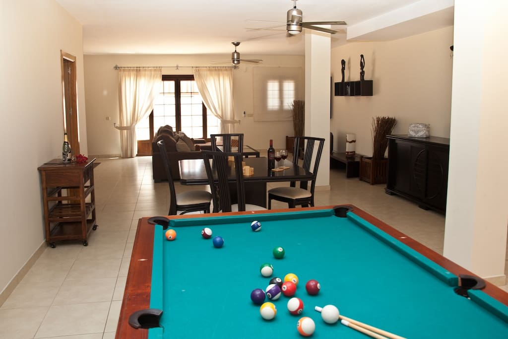 POOL TABLE