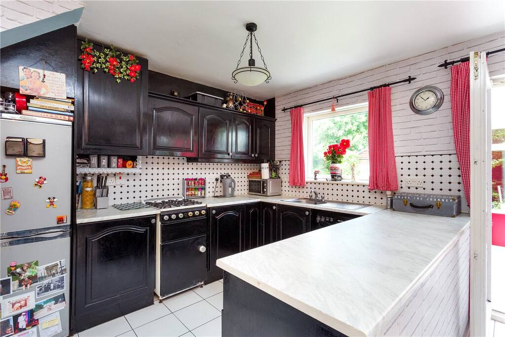 Kitchen for use for Breakfast or having a coffee or making packed lunch