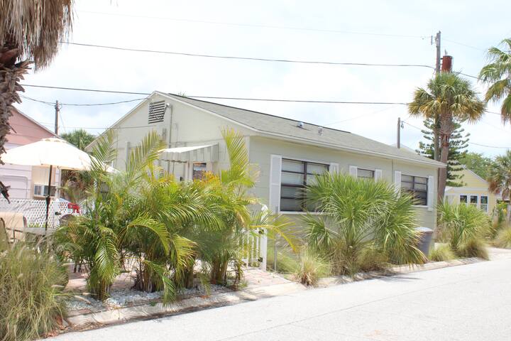 Sunset Beach Cottage Cottages For Rent In Treasure Island