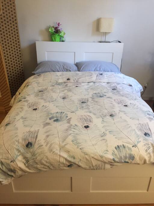 You will always have freshly made bed. Bed is full size.